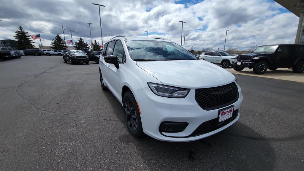 new 2024 Chrysler Pacifica car, priced at $44,360