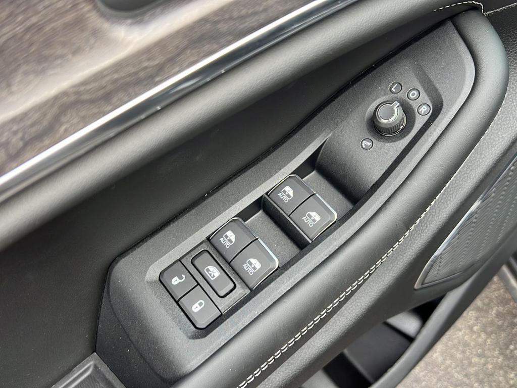 new 2025 Jeep Grand Cherokee car, priced at $58,818