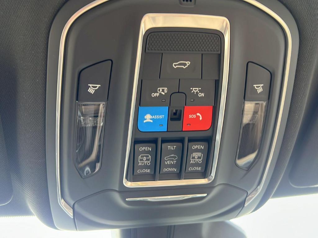 new 2025 Jeep Grand Cherokee car, priced at $49,873