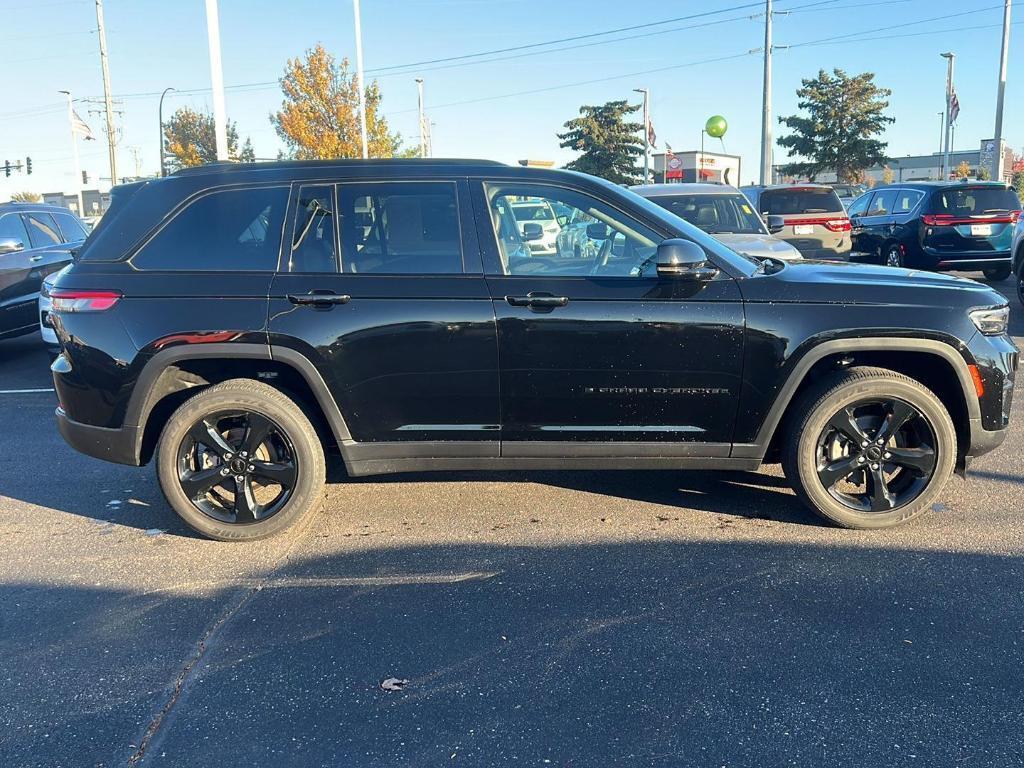 used 2022 Jeep Grand Cherokee car, priced at $31,999