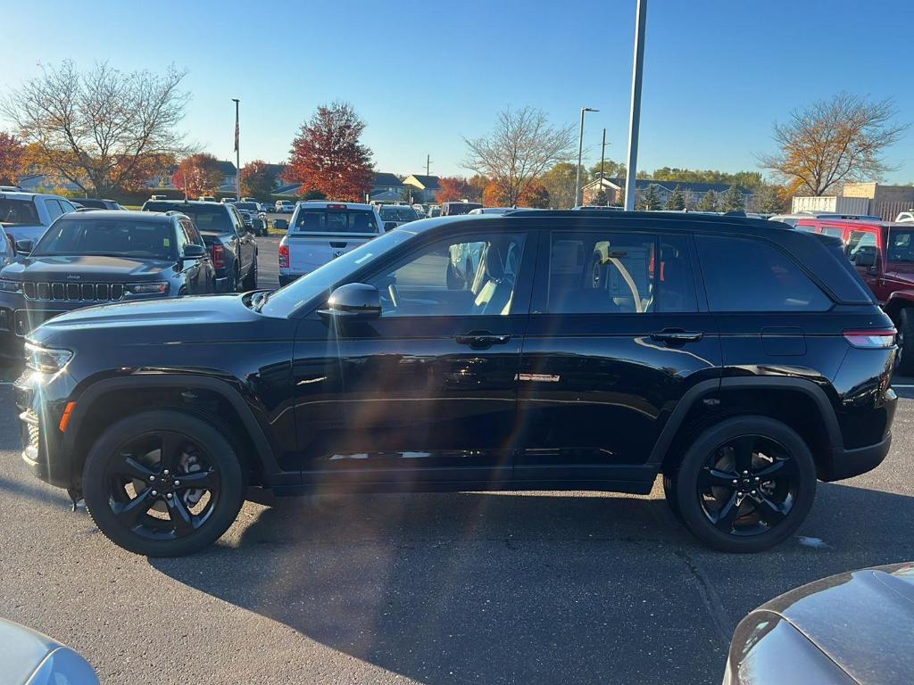 used 2022 Jeep Grand Cherokee car, priced at $31,999