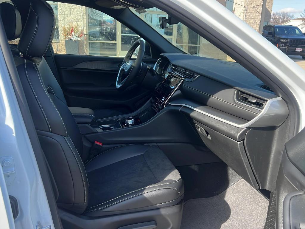 new 2025 Jeep Grand Cherokee L car, priced at $44,879