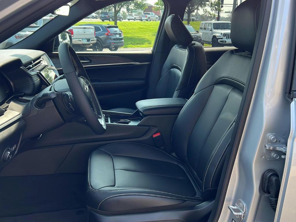 new 2025 Jeep Grand Cherokee L car, priced at $49,620