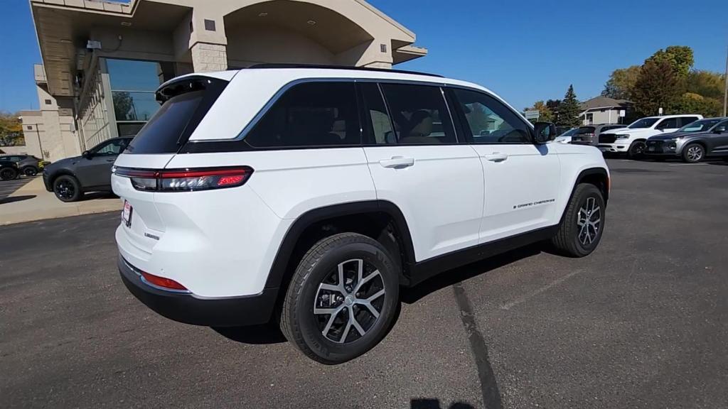 new 2025 Jeep Grand Cherokee car, priced at $50,499