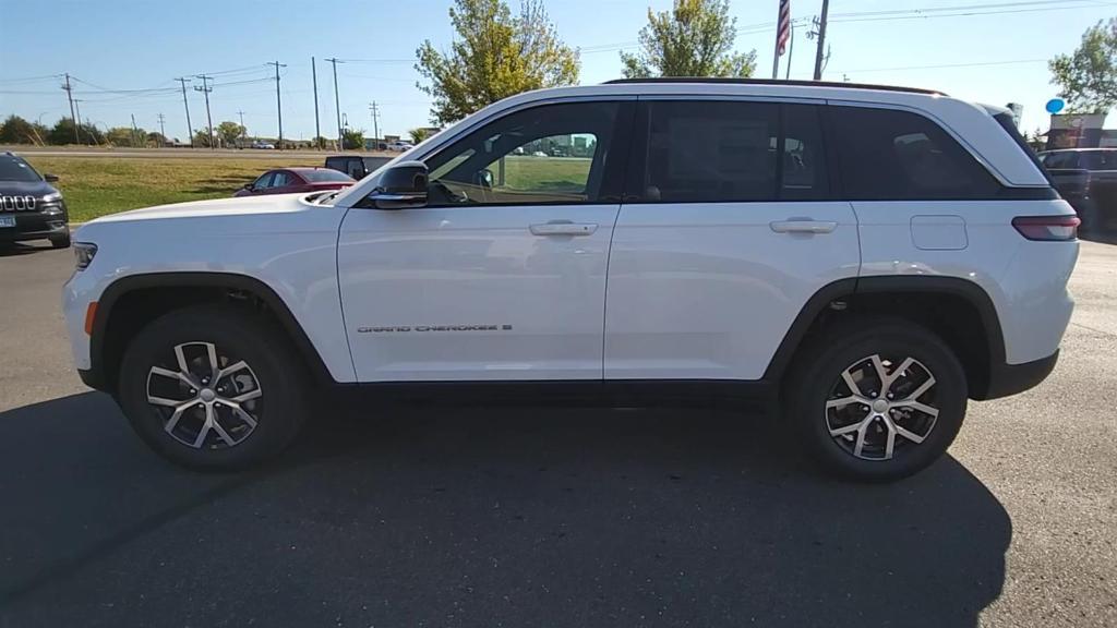 new 2025 Jeep Grand Cherokee car, priced at $50,499