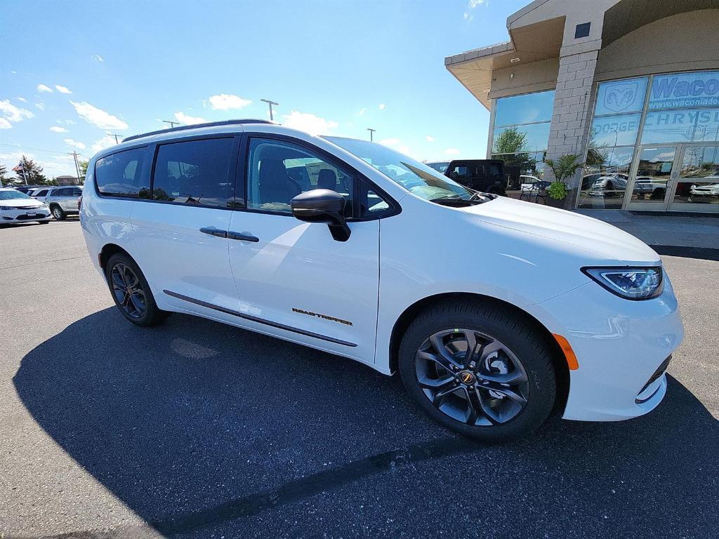 new 2024 Chrysler Pacifica car, priced at $42,314