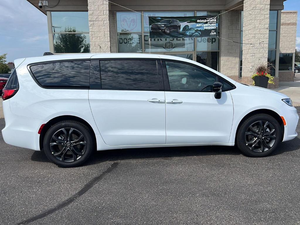new 2026 Chrysler Pacifica car, priced at $45,155