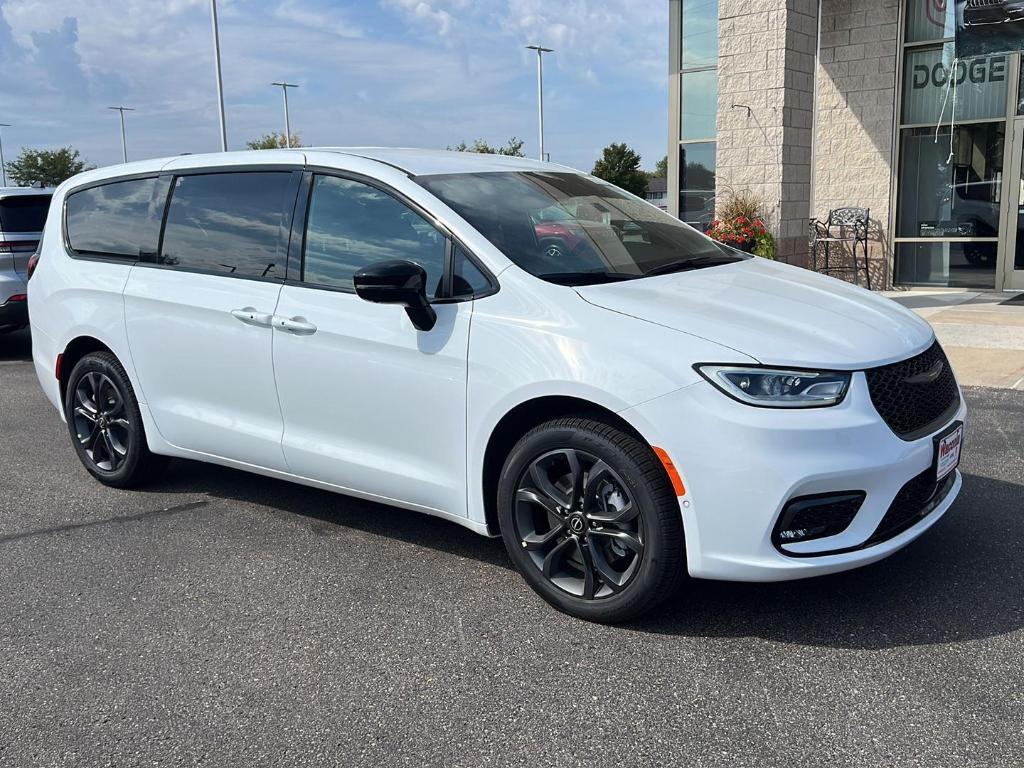 new 2026 Chrysler Pacifica car, priced at $45,155