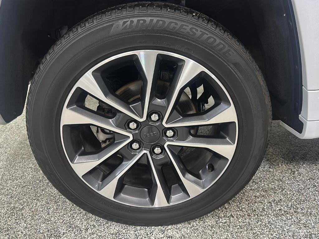 used 2022 Jeep Grand Cherokee car, priced at $39,499