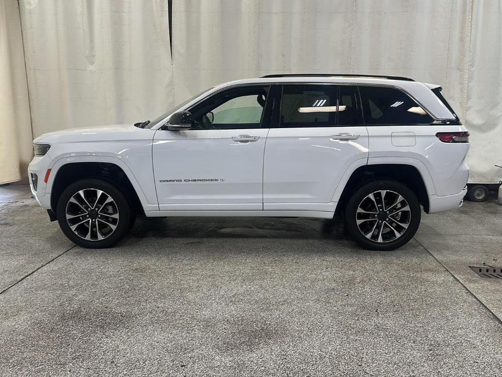 used 2022 Jeep Grand Cherokee car, priced at $39,499