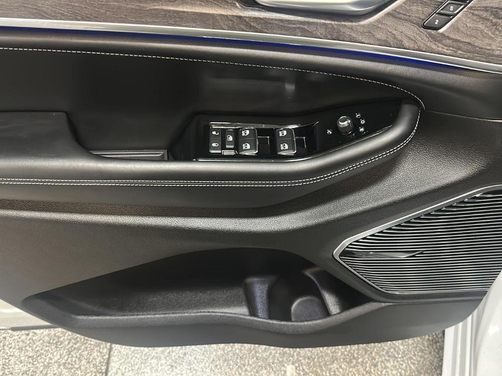 used 2022 Jeep Grand Cherokee car, priced at $39,499