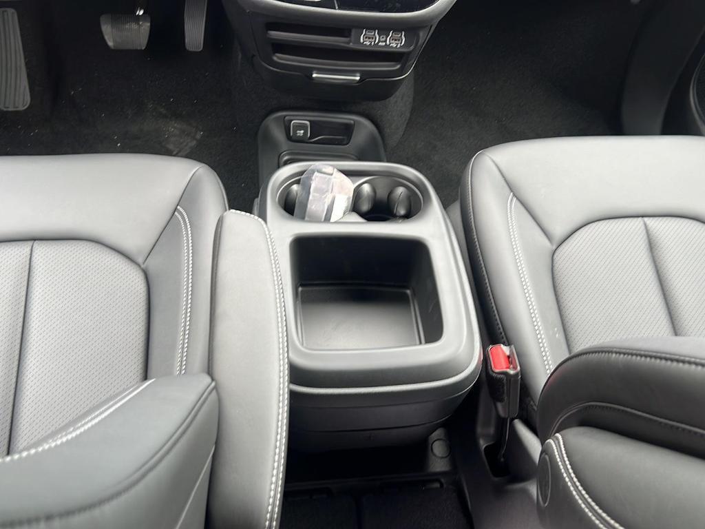 new 2025 Chrysler Pacifica car, priced at $45,886