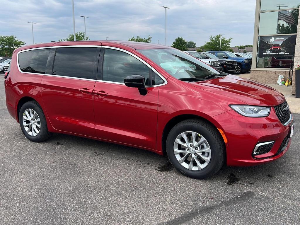 new 2025 Chrysler Pacifica car, priced at $45,886