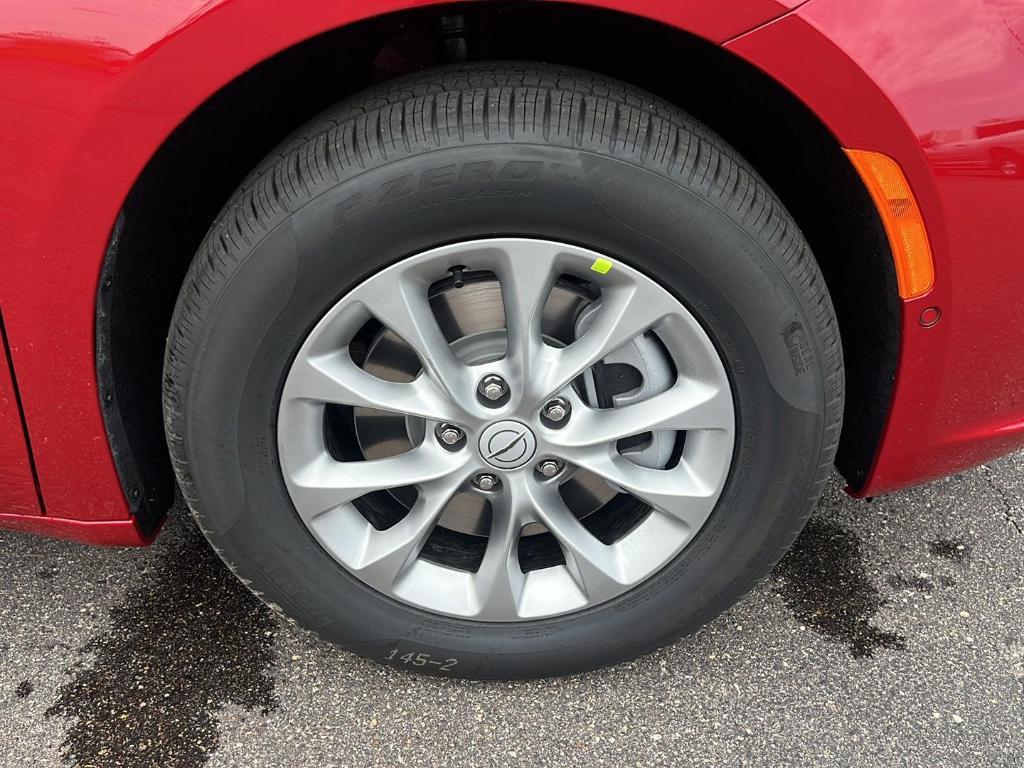 new 2025 Chrysler Pacifica car, priced at $45,886