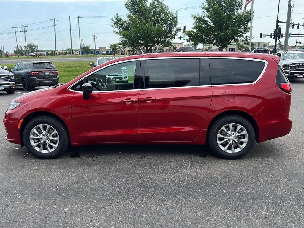 new 2025 Chrysler Pacifica car, priced at $45,886