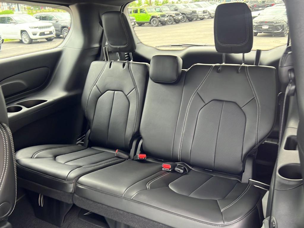 new 2025 Chrysler Pacifica car, priced at $45,886