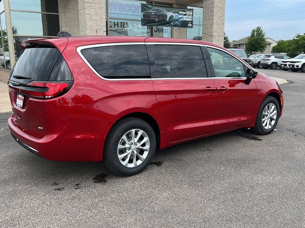 new 2025 Chrysler Pacifica car, priced at $45,886
