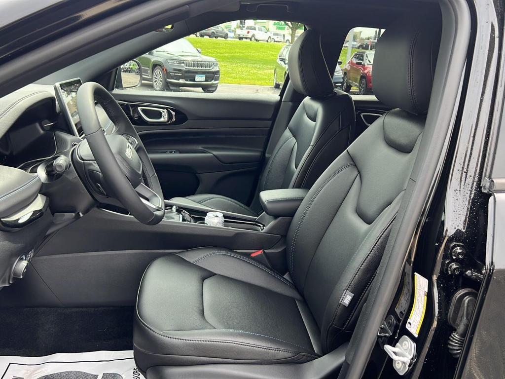 new 2025 Jeep Compass car, priced at $35,104