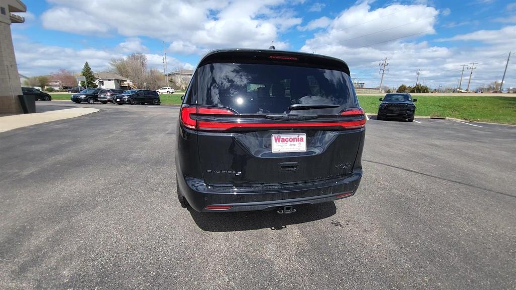 new 2024 Chrysler Pacifica car, priced at $47,417