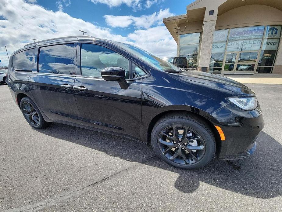 new 2024 Chrysler Pacifica car, priced at $47,417