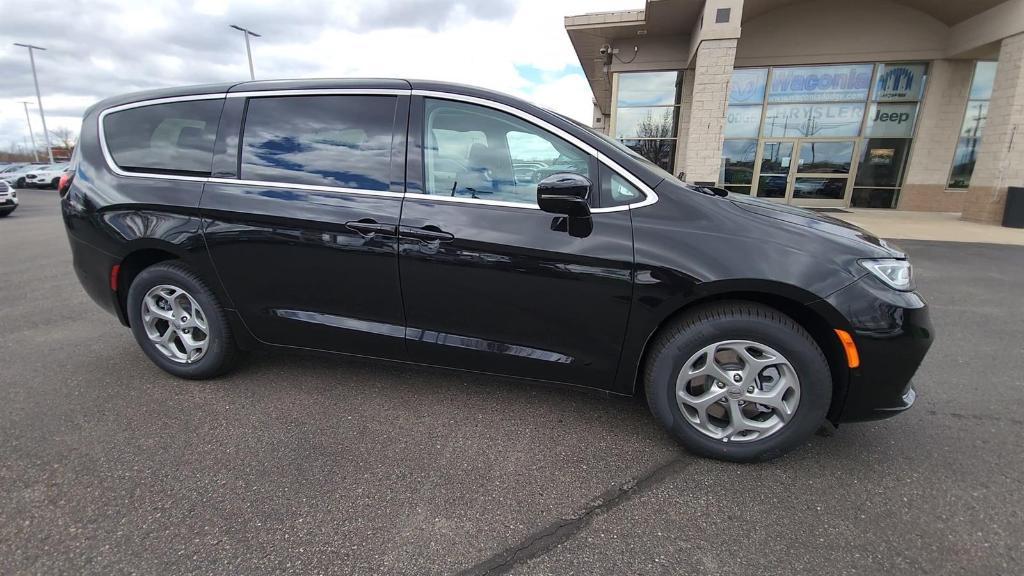 new 2024 Chrysler Pacifica car, priced at $48,823