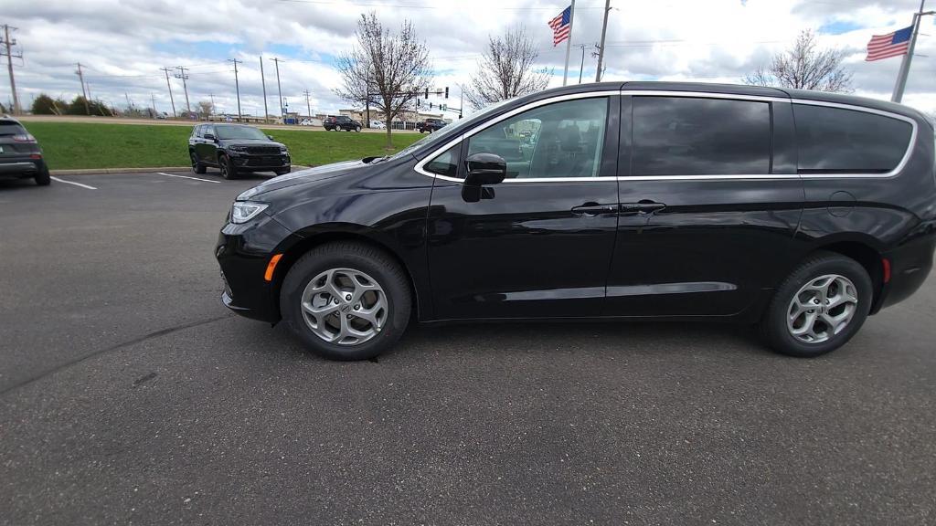 new 2024 Chrysler Pacifica car, priced at $48,823