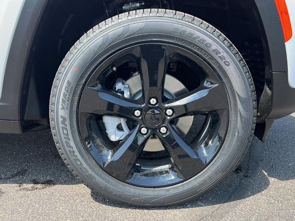 new 2025 Jeep Grand Cherokee car, priced at $50,271