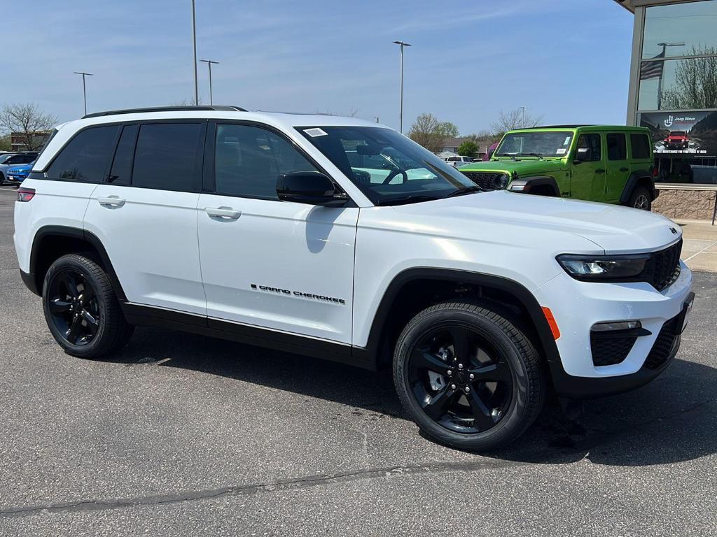 new 2025 Jeep Grand Cherokee car, priced at $50,271