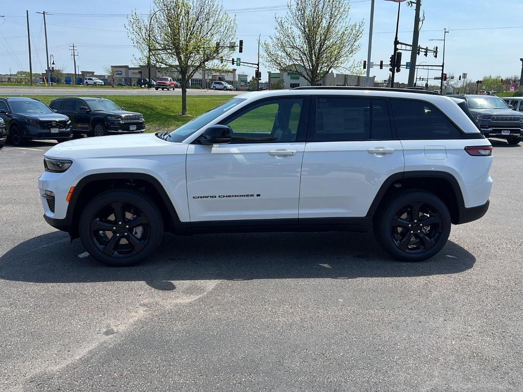 new 2025 Jeep Grand Cherokee car, priced at $50,271