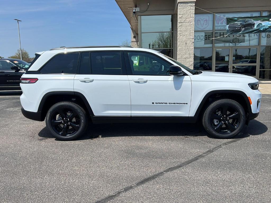 new 2025 Jeep Grand Cherokee car, priced at $50,271