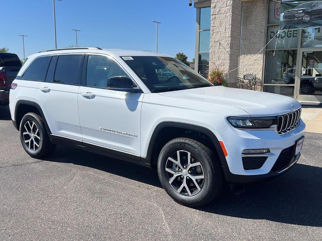 new 2025 Jeep Grand Cherokee car, priced at $44,427
