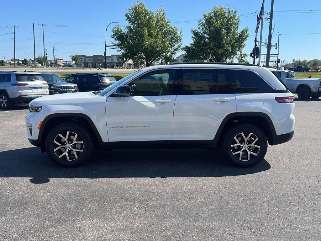 new 2025 Jeep Grand Cherokee car, priced at $44,427