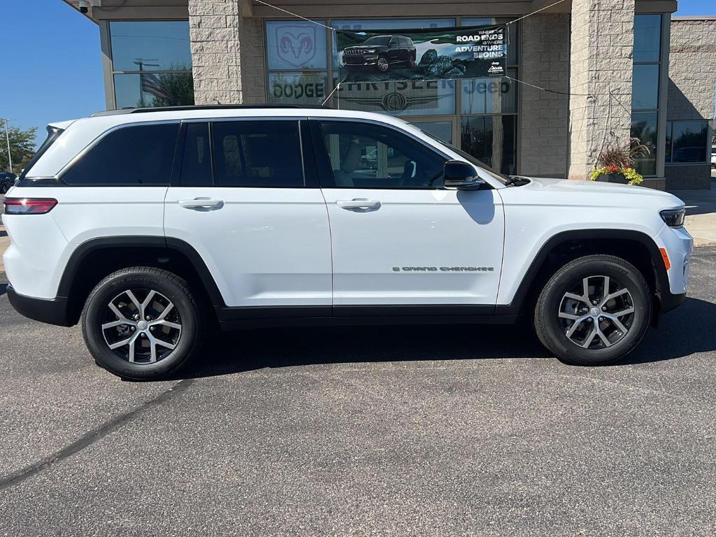new 2025 Jeep Grand Cherokee car, priced at $44,427