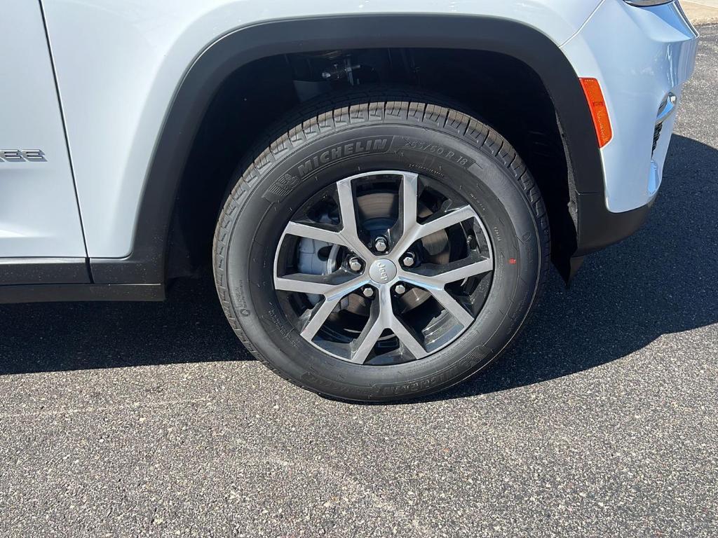 new 2025 Jeep Grand Cherokee car, priced at $44,427