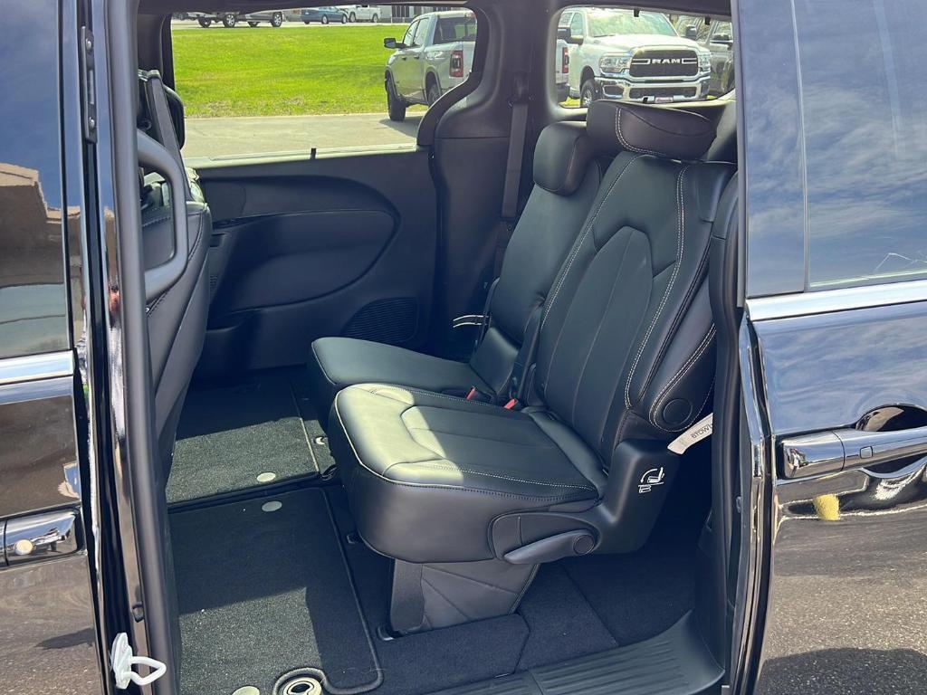 new 2025 Chrysler Pacifica car, priced at $49,272