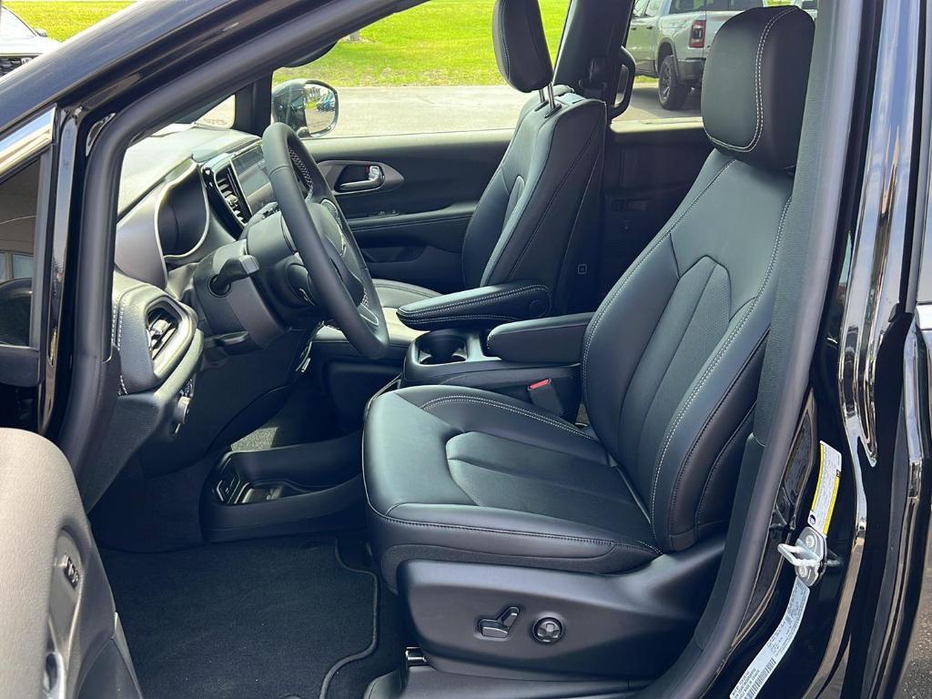 new 2025 Chrysler Pacifica car, priced at $49,272