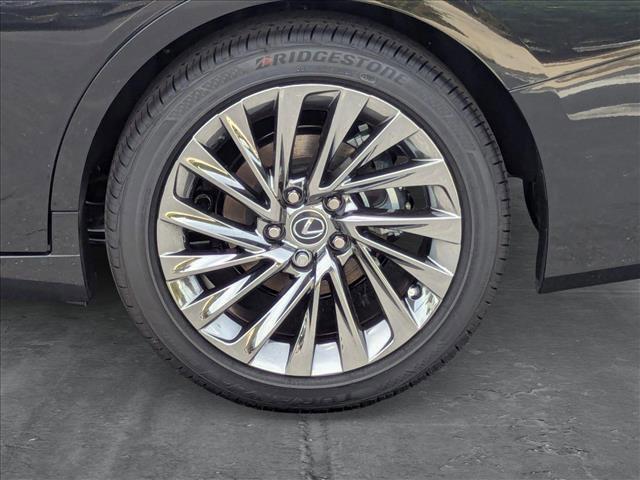 new 2025 Lexus ES 300h car, priced at $52,039