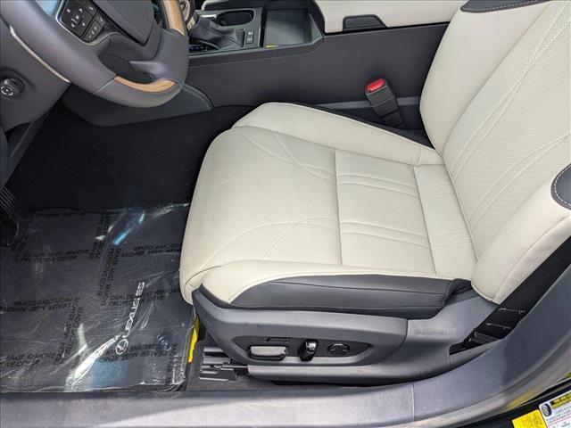 new 2025 Lexus ES 300h car, priced at $52,039