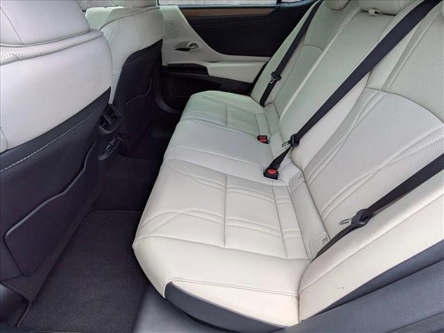 new 2025 Lexus ES 300h car, priced at $52,039