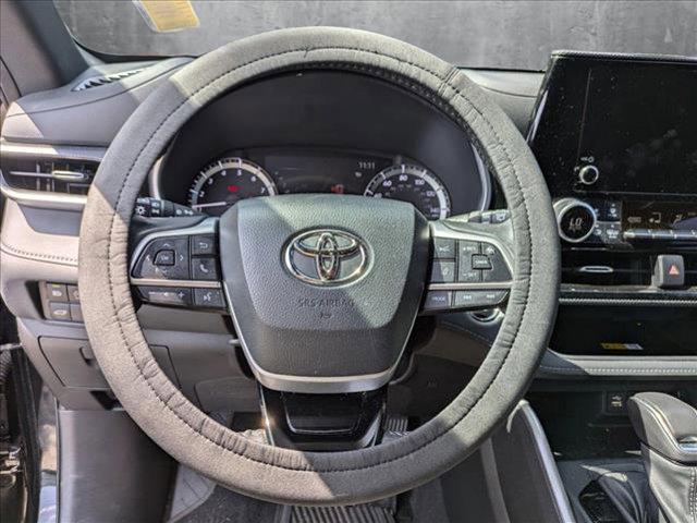 used 2023 Toyota Highlander car, priced at $41,499