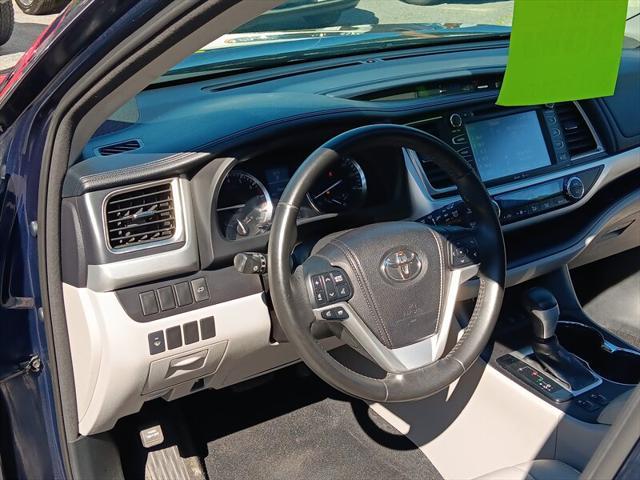 used 2014 Toyota Highlander car, priced at $17,995