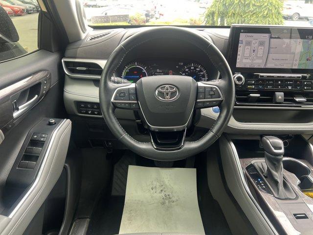 used 2021 Toyota Highlander Hybrid car, priced at $37,400