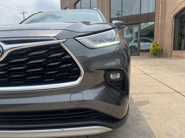 used 2021 Toyota Highlander Hybrid car, priced at $37,400