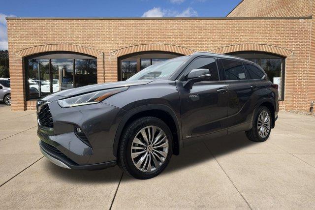 used 2021 Toyota Highlander Hybrid car, priced at $37,400