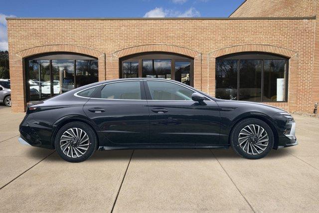 new 2025 Hyundai Sonata Hybrid car, priced at $38,271