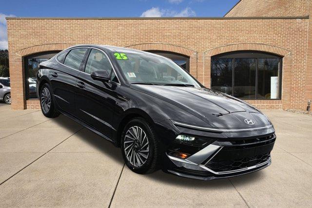 new 2025 Hyundai Sonata Hybrid car