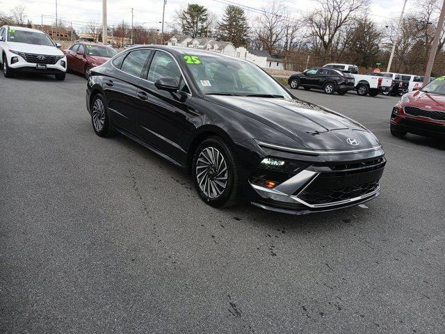 new 2025 Hyundai Sonata Hybrid car