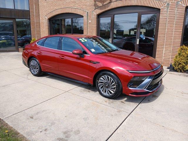 new 2025 Hyundai Sonata Hybrid car, priced at $32,681