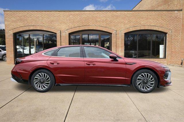 new 2025 Hyundai Sonata Hybrid car, priced at $32,681