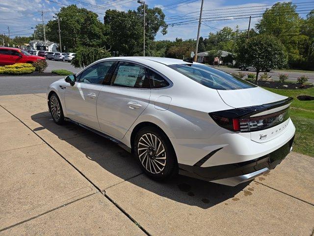 new 2025 Hyundai Sonata Hybrid car, priced at $32,262